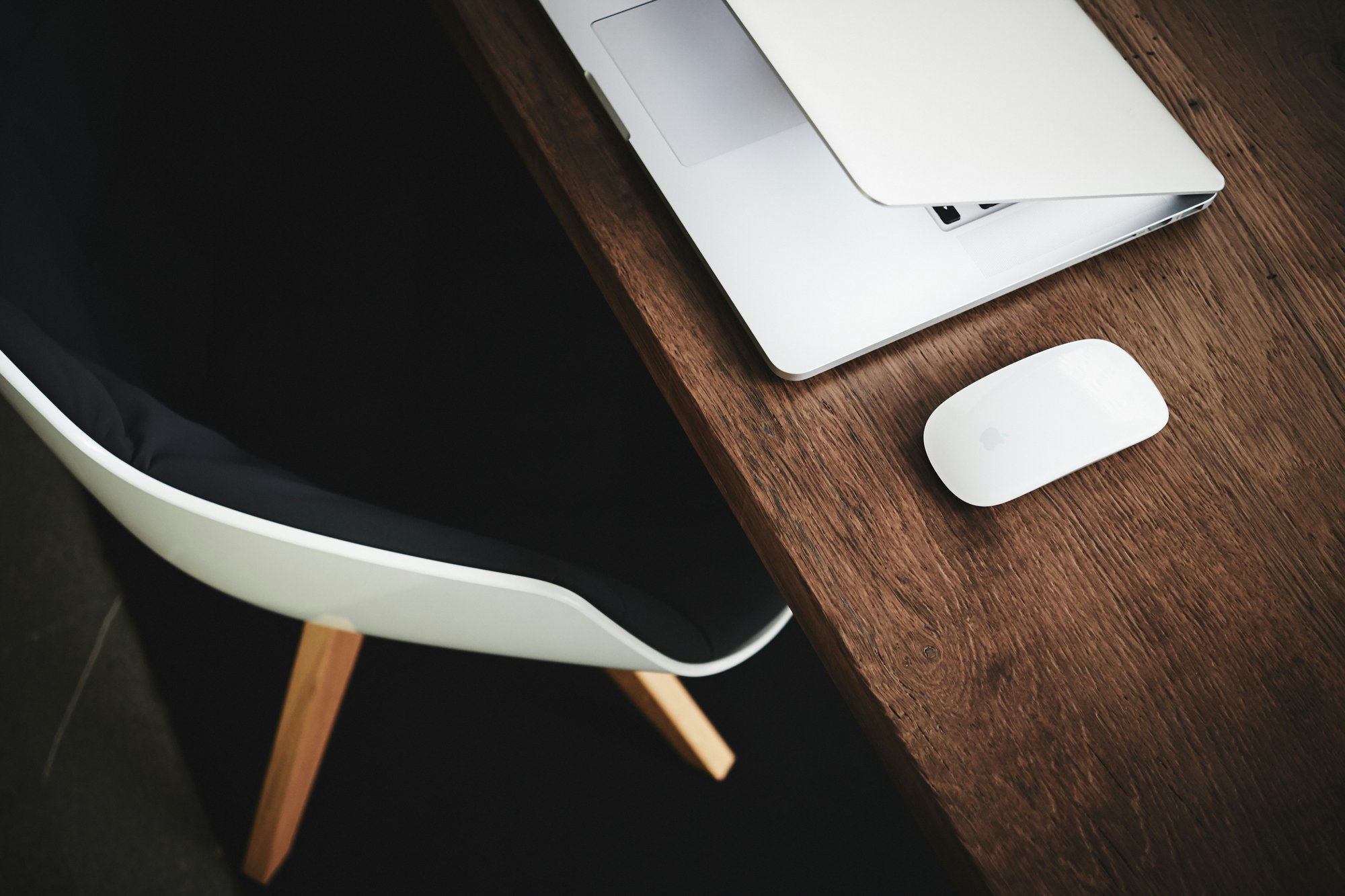 white mac on brown desk..luca-bravo-ujhKqutt3f0-unsplash white mac on brown desk..luca-bravo-ujhKqutt3f0-unsplash